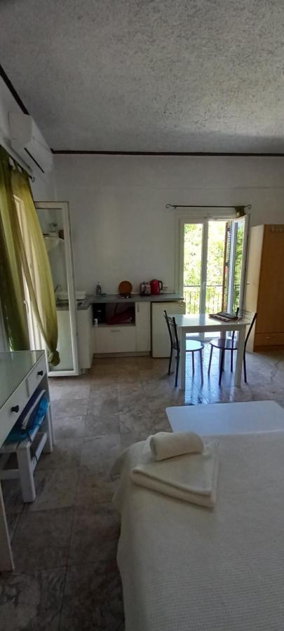 Nikis Apartments Ájos Górdios Eksteriør bilde